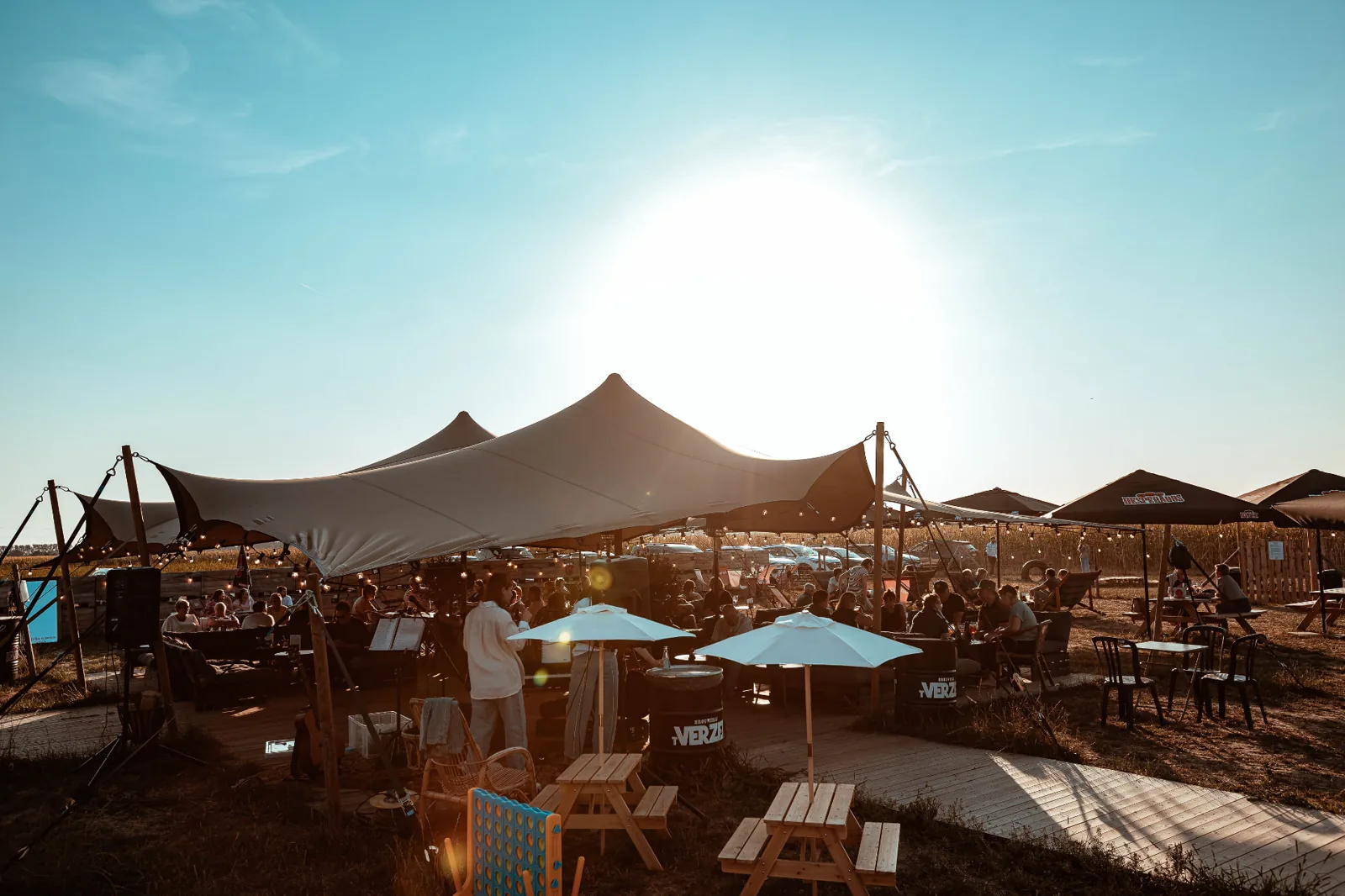 Een zomerse avond bij BARk tussen de velden